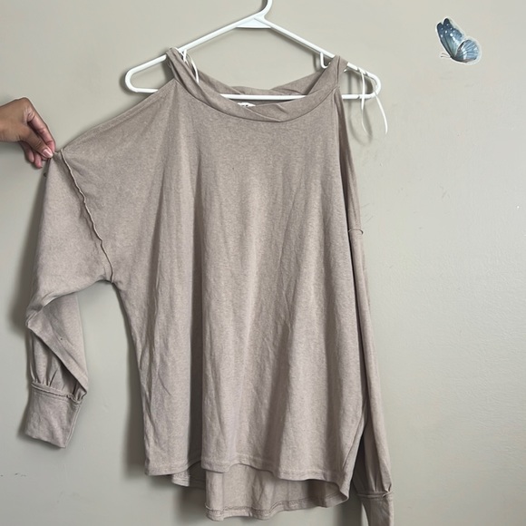 Top - Picture 1 of 2